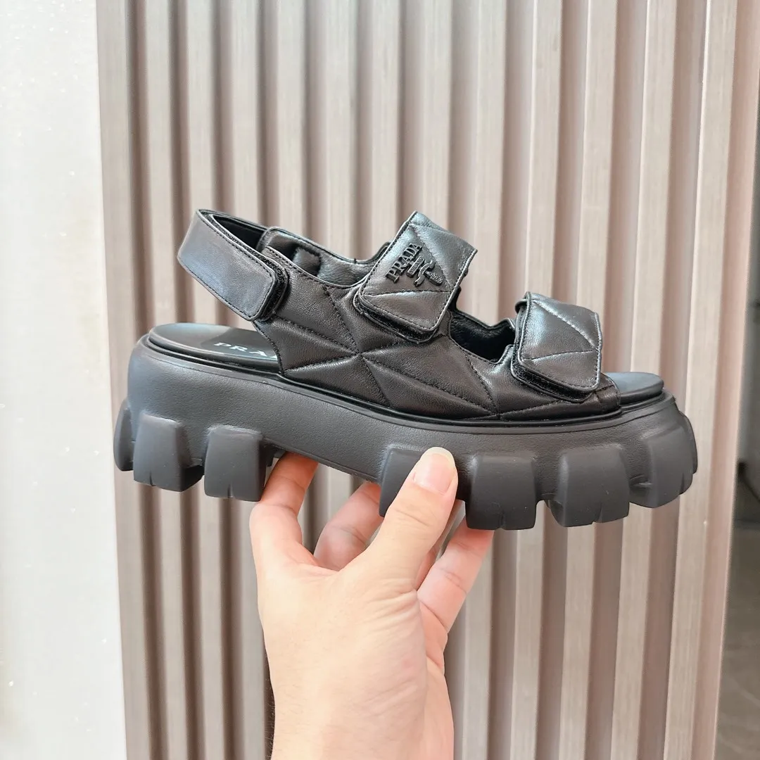 👟👟Ex-factory price 560👟👟 Prada New sandal series for summer Thick-soled sandals This is a must-have for summer. It feels soft and delicate on the feet and is extremely comfortable. You can mix it with you at will. Original molded midsole. Original foaming technology tooth outsole, size 35-41.